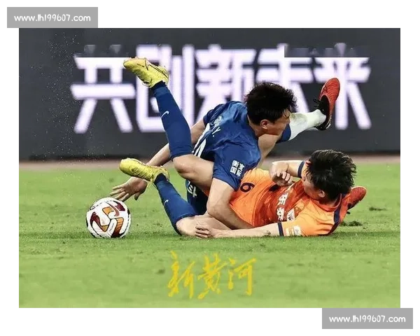 郑铮坚守绿茵赛场展现老将风采助力球队凝聚奋进力量